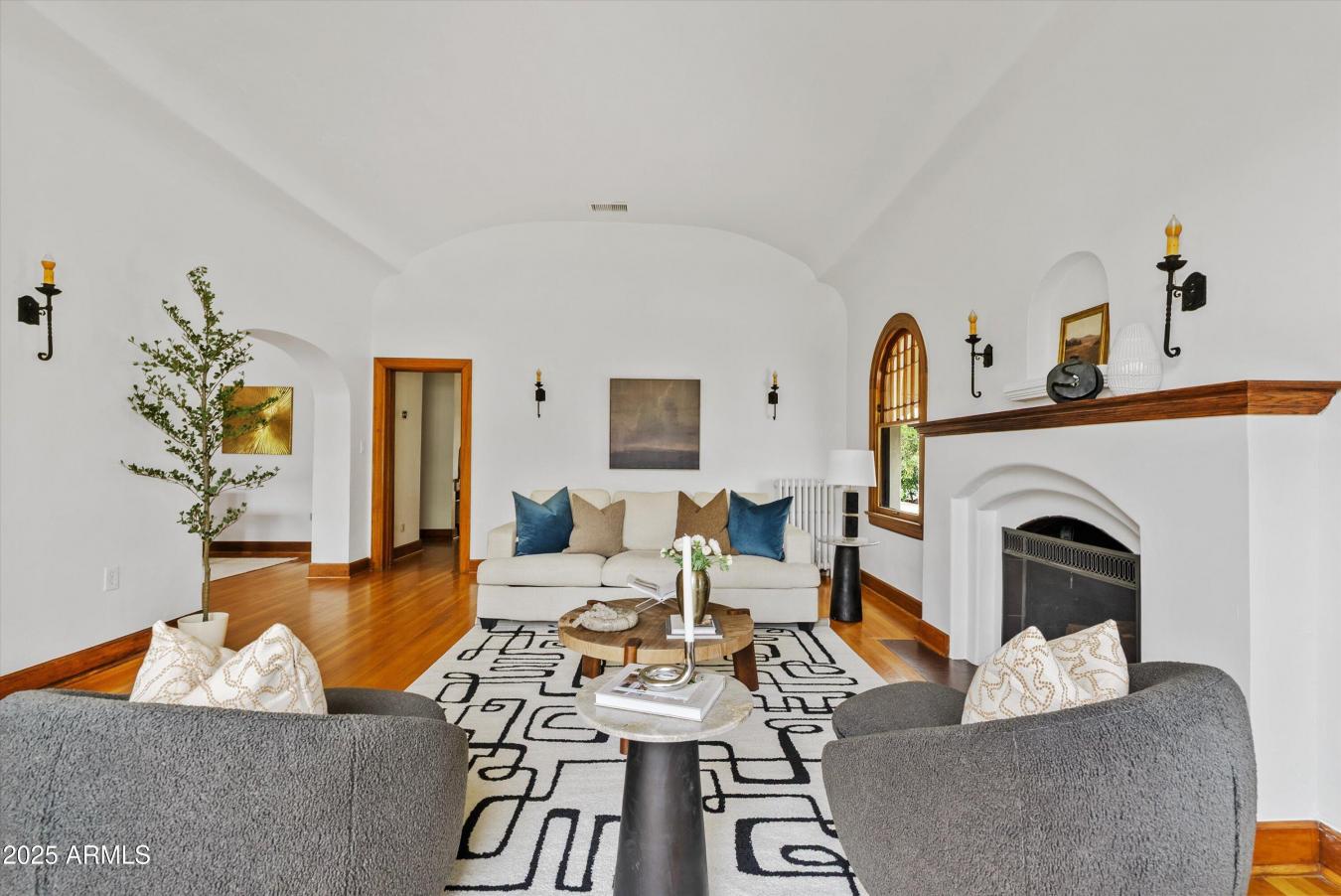 Phoenix, Maricopa, 85007, United States, 4 Bedrooms Bedrooms, ,4 BathroomsBathrooms,Residential,For Sale,2007577