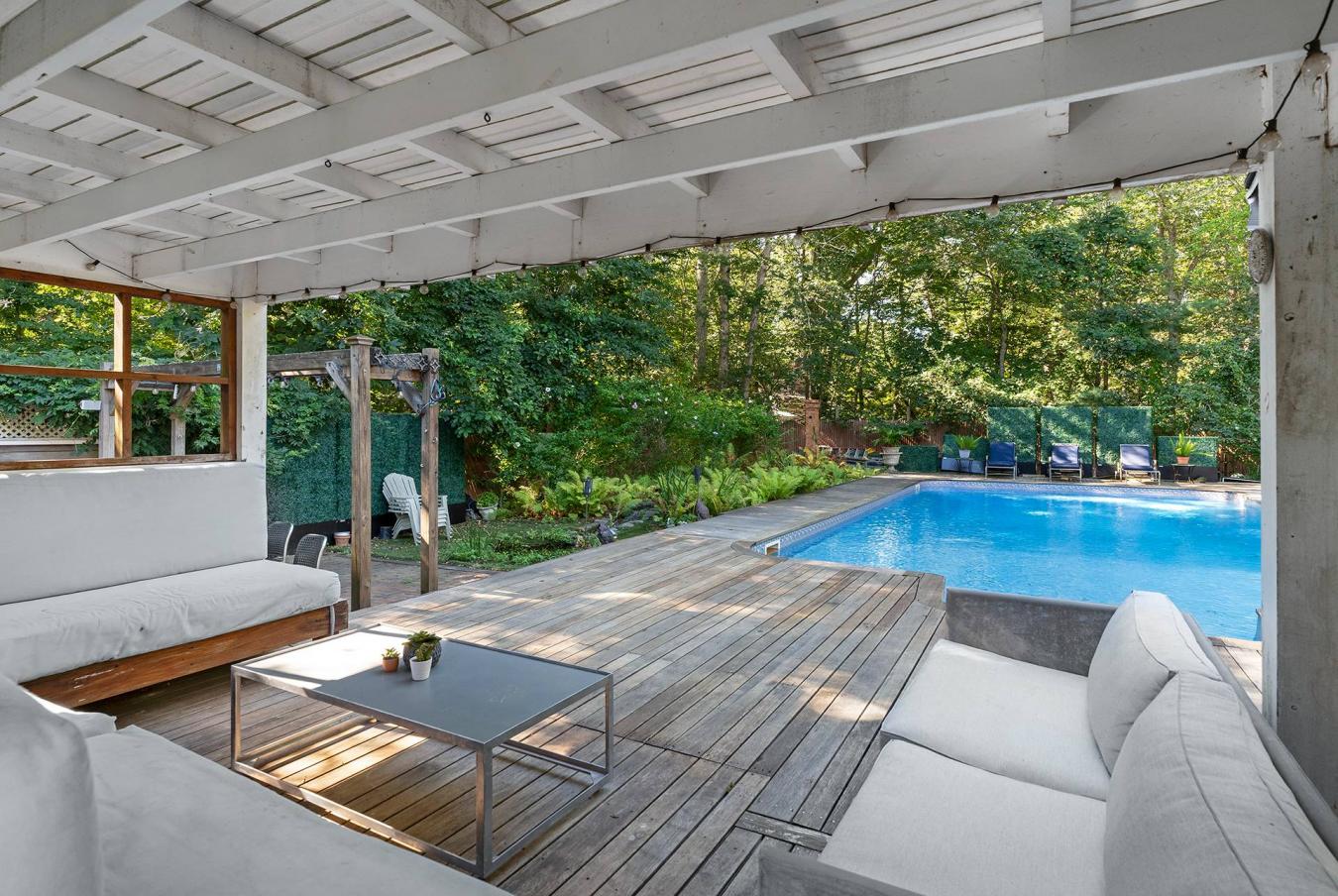 Springs, New York, 11937, United States, 4 Bedrooms Bedrooms, ,3 BathroomsBathrooms,Residential,For Sale,2007571