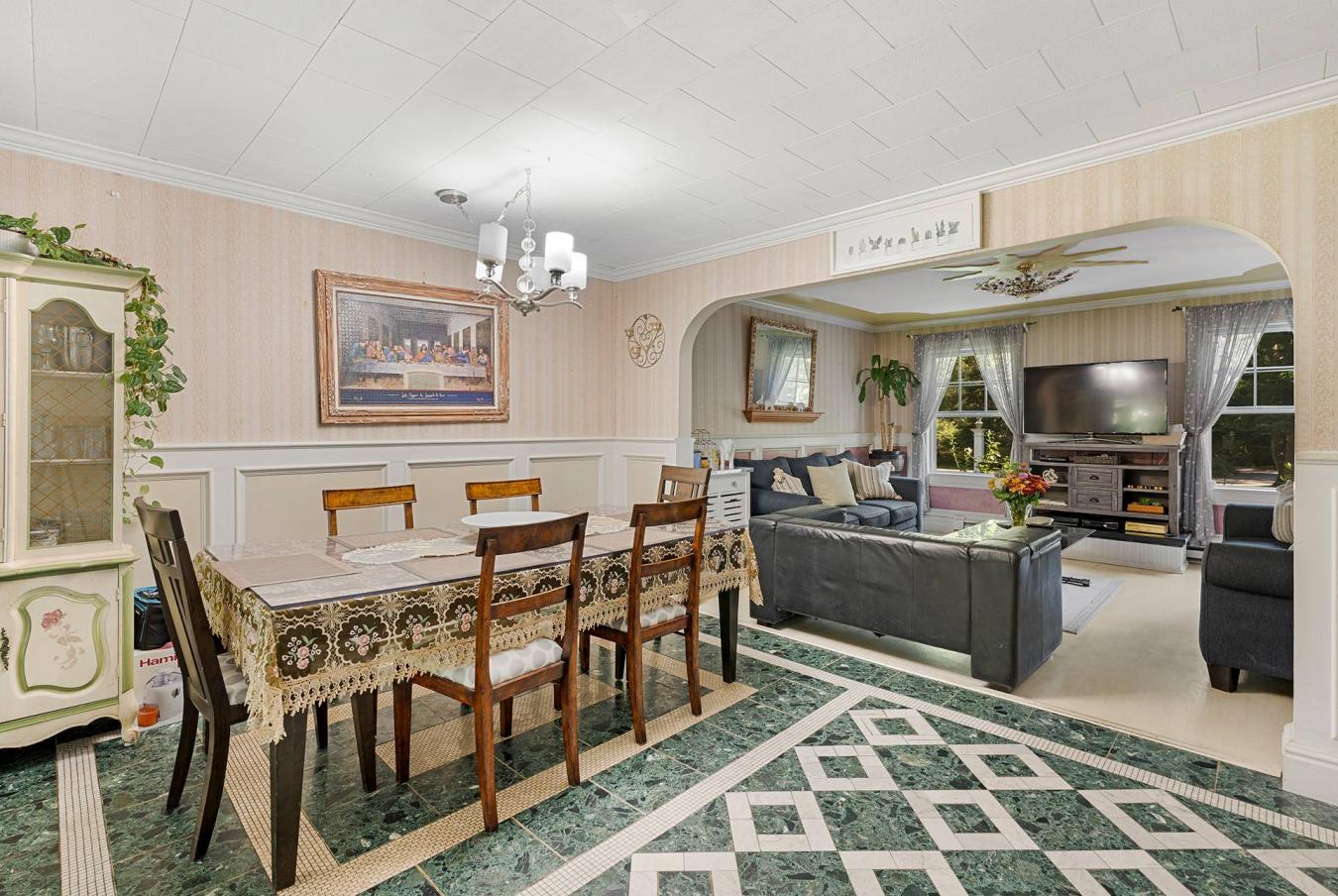 Springs, New York, 11937, United States, 4 Bedrooms Bedrooms, ,3 BathroomsBathrooms,Residential,For Sale,2007571