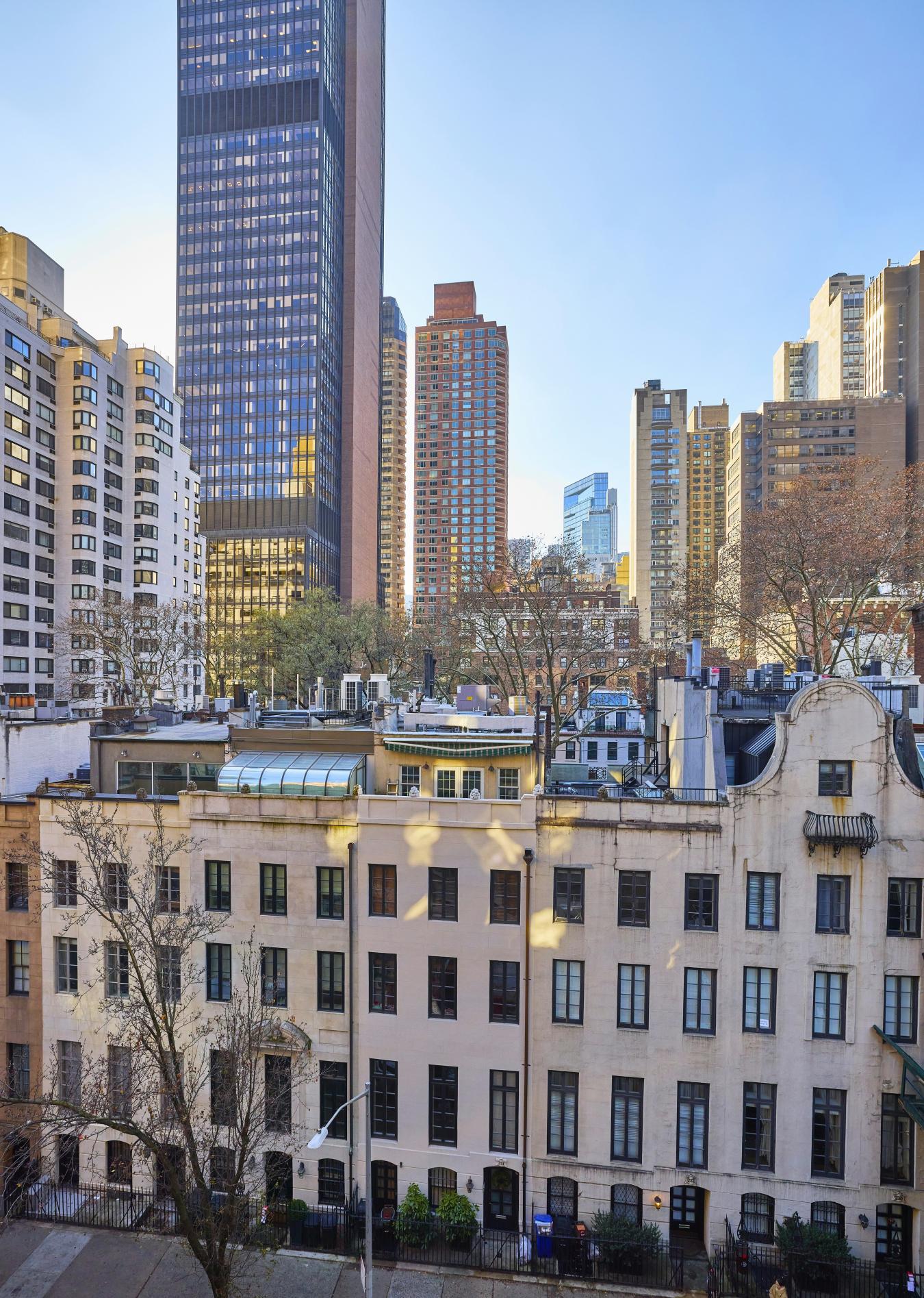 New York, New York, 10017, United States, 4 Bedrooms Bedrooms, ,2 BathroomsBathrooms,Residential,For Sale,2007569