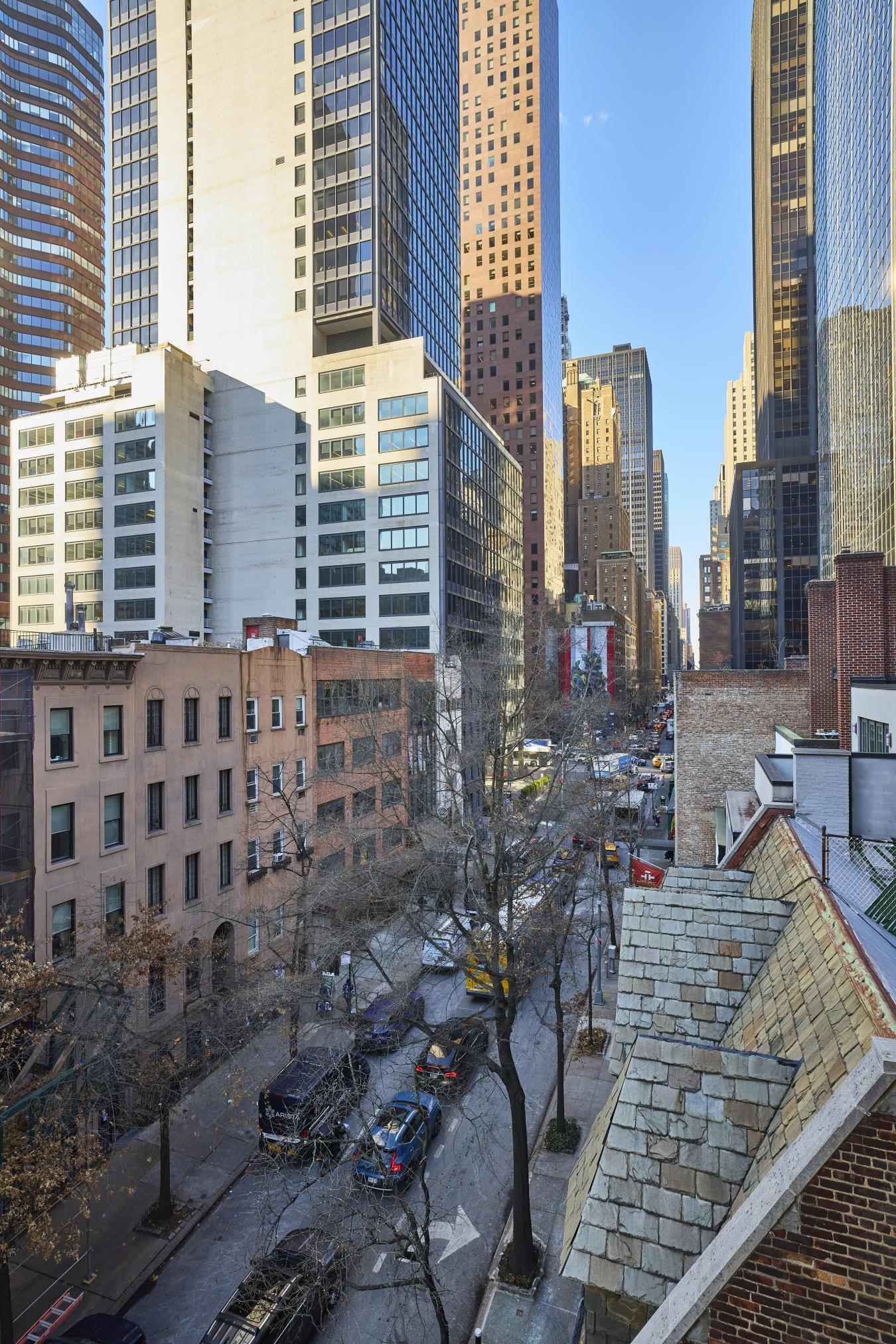 New York, New York, 10017, United States, 4 Bedrooms Bedrooms, ,2 BathroomsBathrooms,Residential,For Sale,2007569