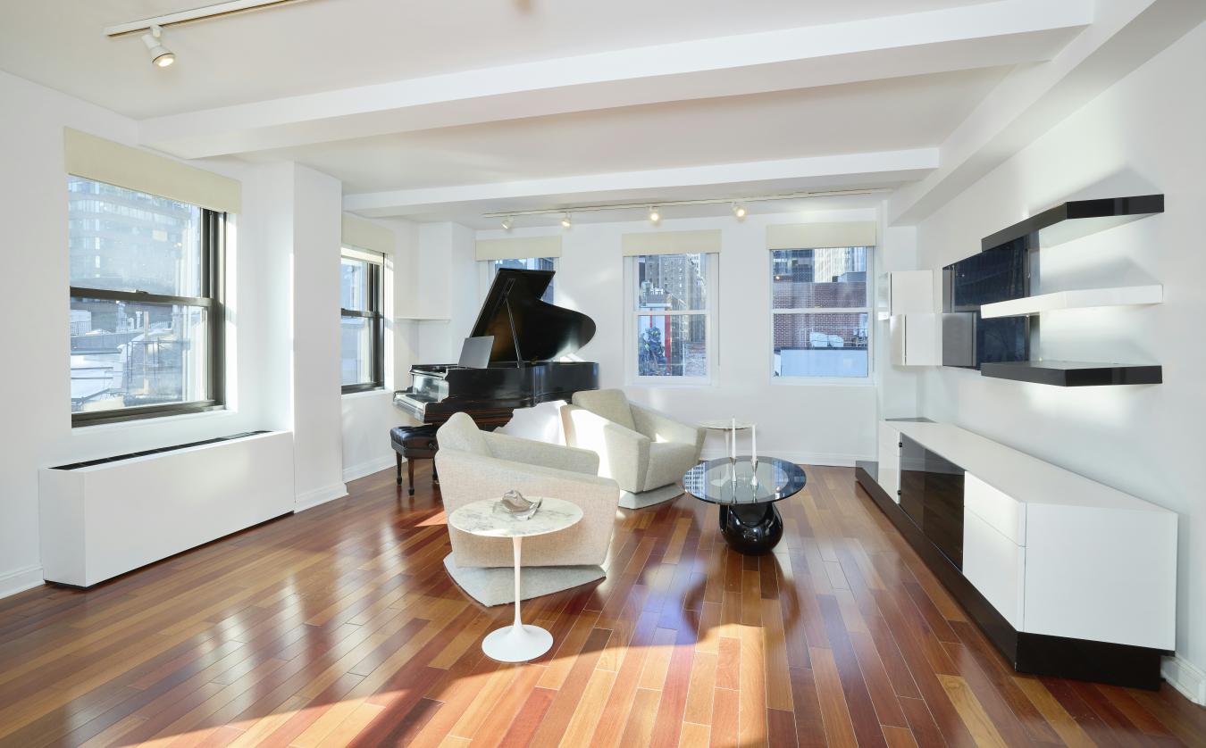 New York, New York, 10017, United States, 4 Bedrooms Bedrooms, ,2 BathroomsBathrooms,Residential,For Sale,2007569