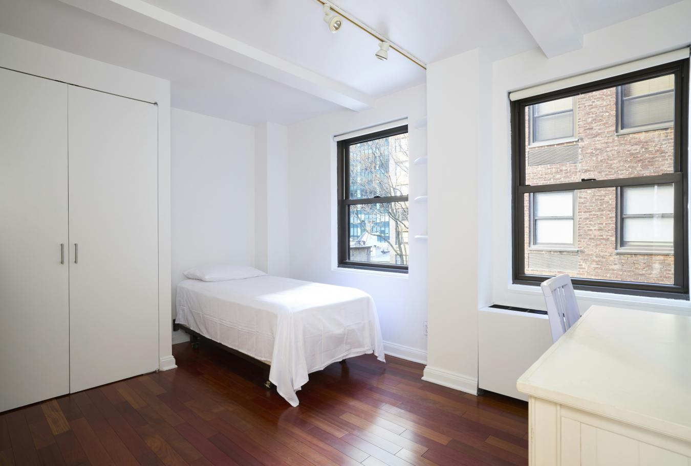 New York, New York, 10017, United States, 4 Bedrooms Bedrooms, ,2 BathroomsBathrooms,Residential,For Sale,2007569