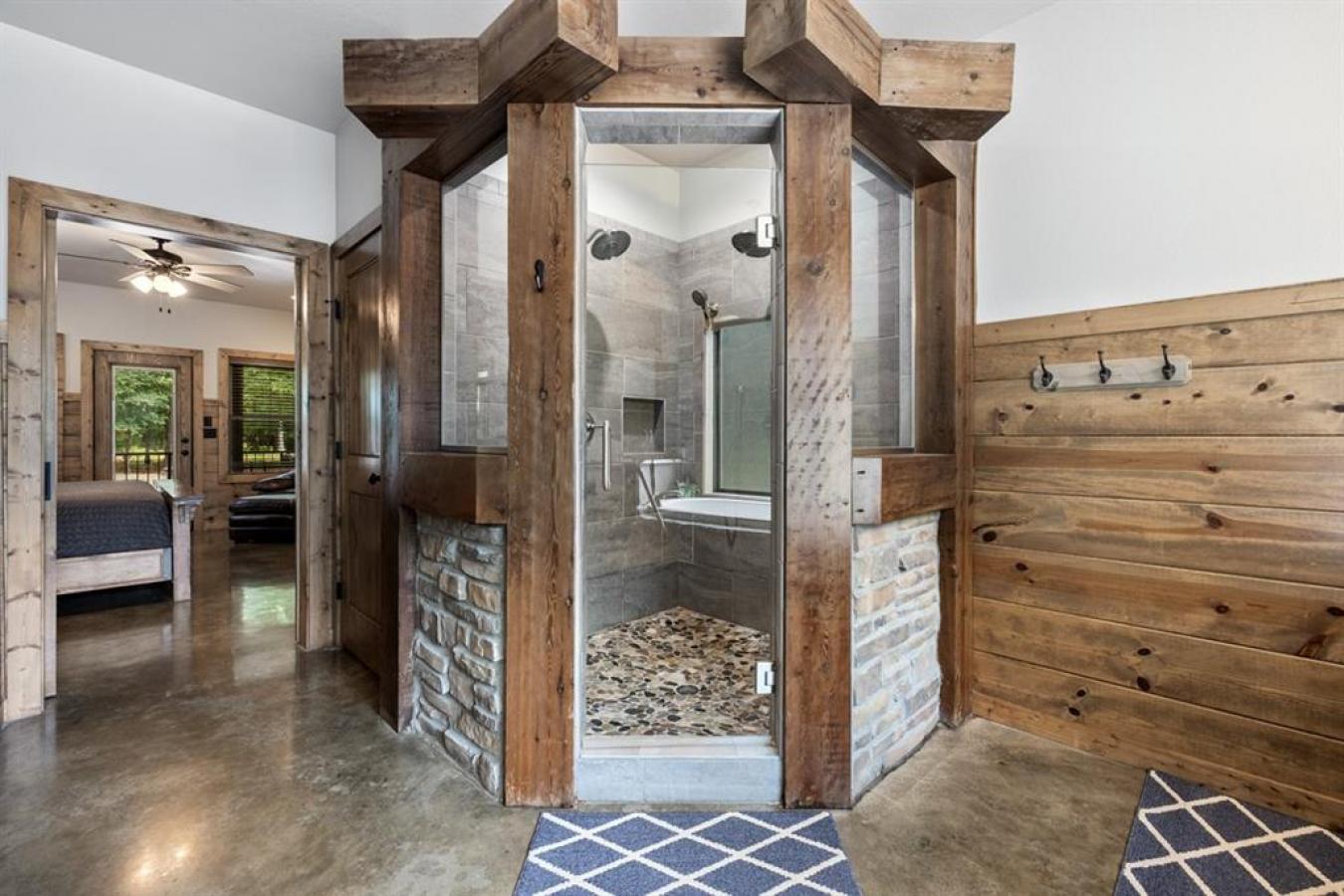 Broken Bow, McCurtain, 74728, United States, 4 Bedrooms Bedrooms, ,5 BathroomsBathrooms,Residential,For Sale,2007876