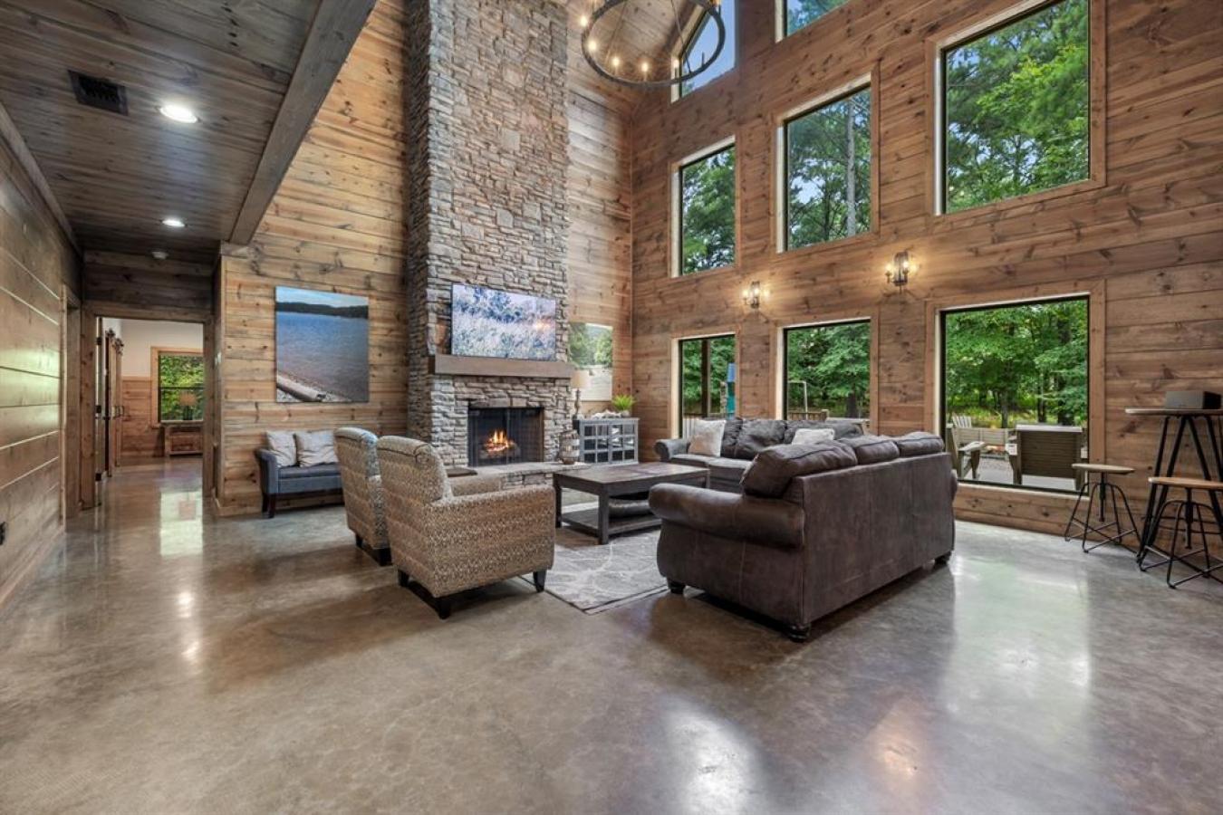 Broken Bow, McCurtain, 74728, United States, 4 Bedrooms Bedrooms, ,5 BathroomsBathrooms,Residential,For Sale,2007876