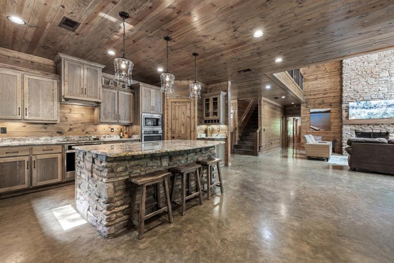 Broken Bow, McCurtain, 74728, United States, 4 Bedrooms Bedrooms, ,5 BathroomsBathrooms,Residential,For Sale,2007876