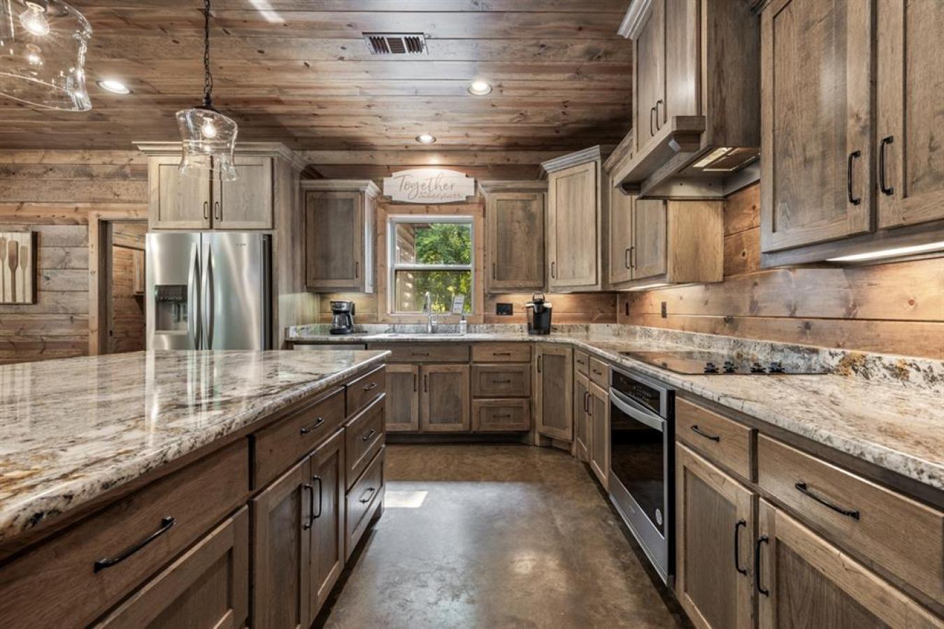 Broken Bow, McCurtain, 74728, United States, 4 Bedrooms Bedrooms, ,5 BathroomsBathrooms,Residential,For Sale,2007876