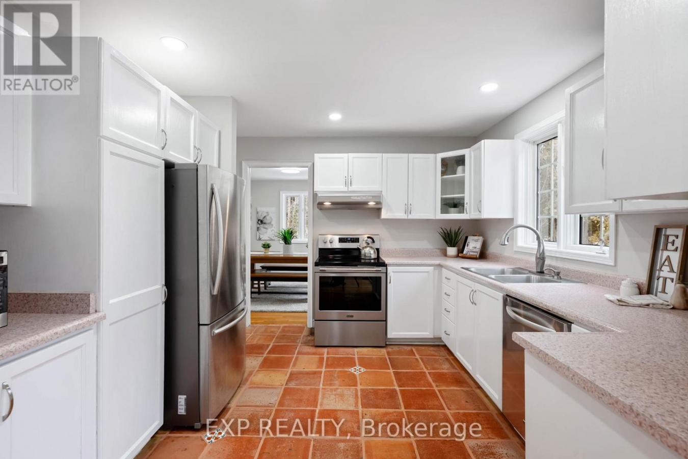 Hockley, ON, L9W2Z2, Canada, 5 Bedrooms Bedrooms, ,4 BathroomsBathrooms,Residential,For Sale,2007875