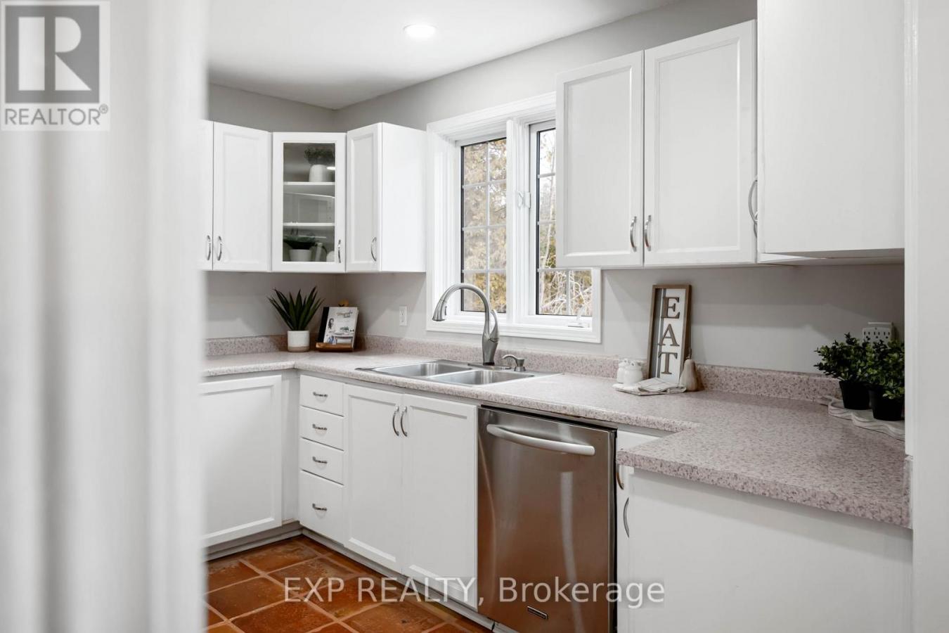 Hockley, ON, L9W2Z2, Canada, 5 Bedrooms Bedrooms, ,4 BathroomsBathrooms,Residential,For Sale,2007875