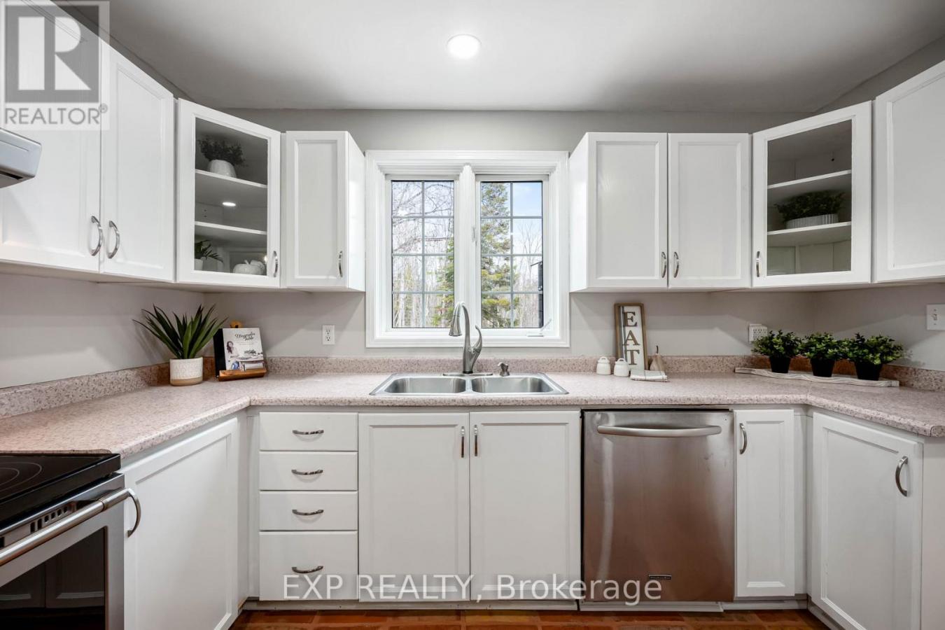 Hockley, ON, L9W2Z2, Canada, 5 Bedrooms Bedrooms, ,4 BathroomsBathrooms,Residential,For Sale,2007875