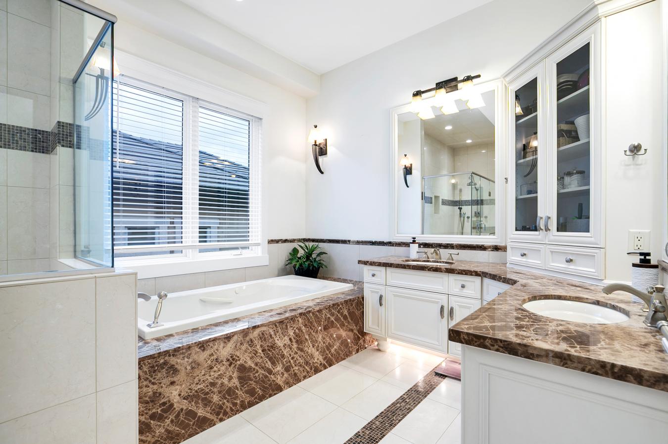 Kelowna, BC, V1V2N1, Canada, 5 Bedrooms Bedrooms, ,3 BathroomsBathrooms,Residential,For Sale,2007870