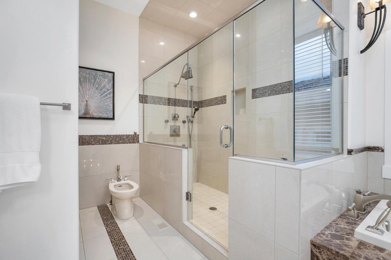 Kelowna, BC, V1V2N1, Canada, 5 Bedrooms Bedrooms, ,3 BathroomsBathrooms,Residential,For Sale,2007870