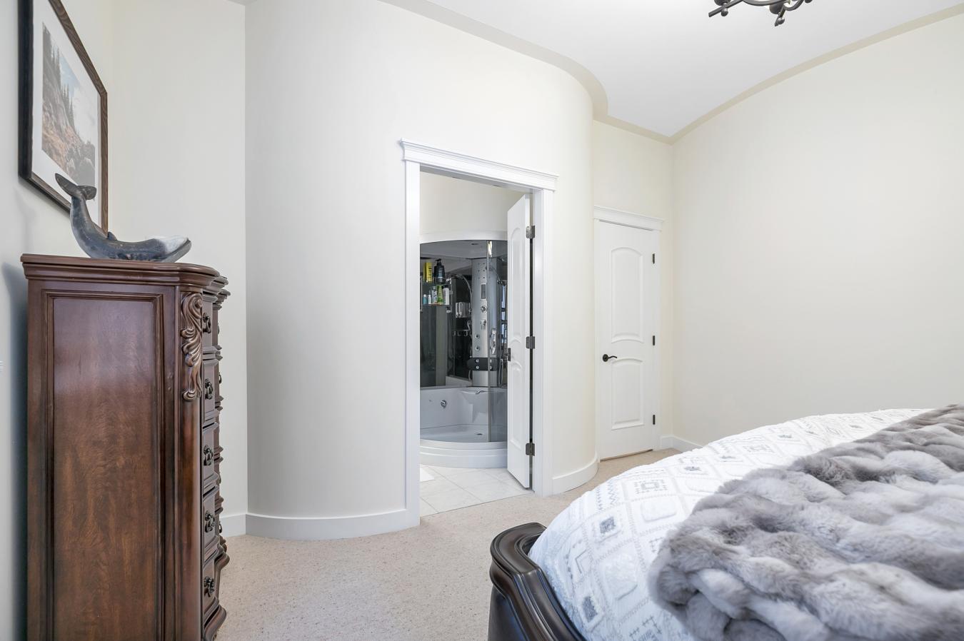 Kelowna, BC, V1V2N1, Canada, 5 Bedrooms Bedrooms, ,3 BathroomsBathrooms,Residential,For Sale,2007870