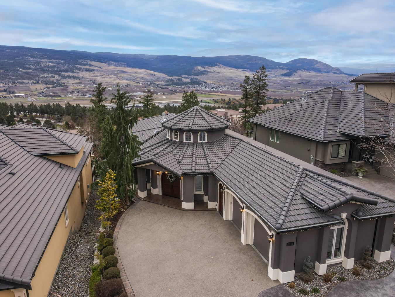 Kelowna, BC, V1V2N1, Canada, 5 Bedrooms Bedrooms, ,3 BathroomsBathrooms,Residential,For Sale,2007870