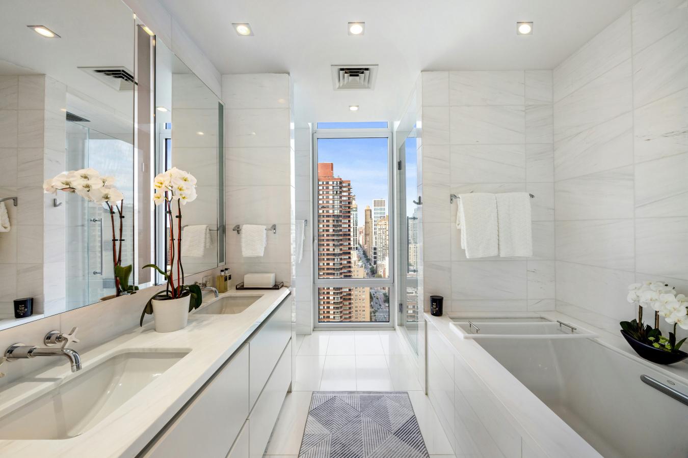 New York, New York, 10021, United States, 4 Bedrooms Bedrooms, ,4 BathroomsBathrooms,Residential,For Sale,2007868