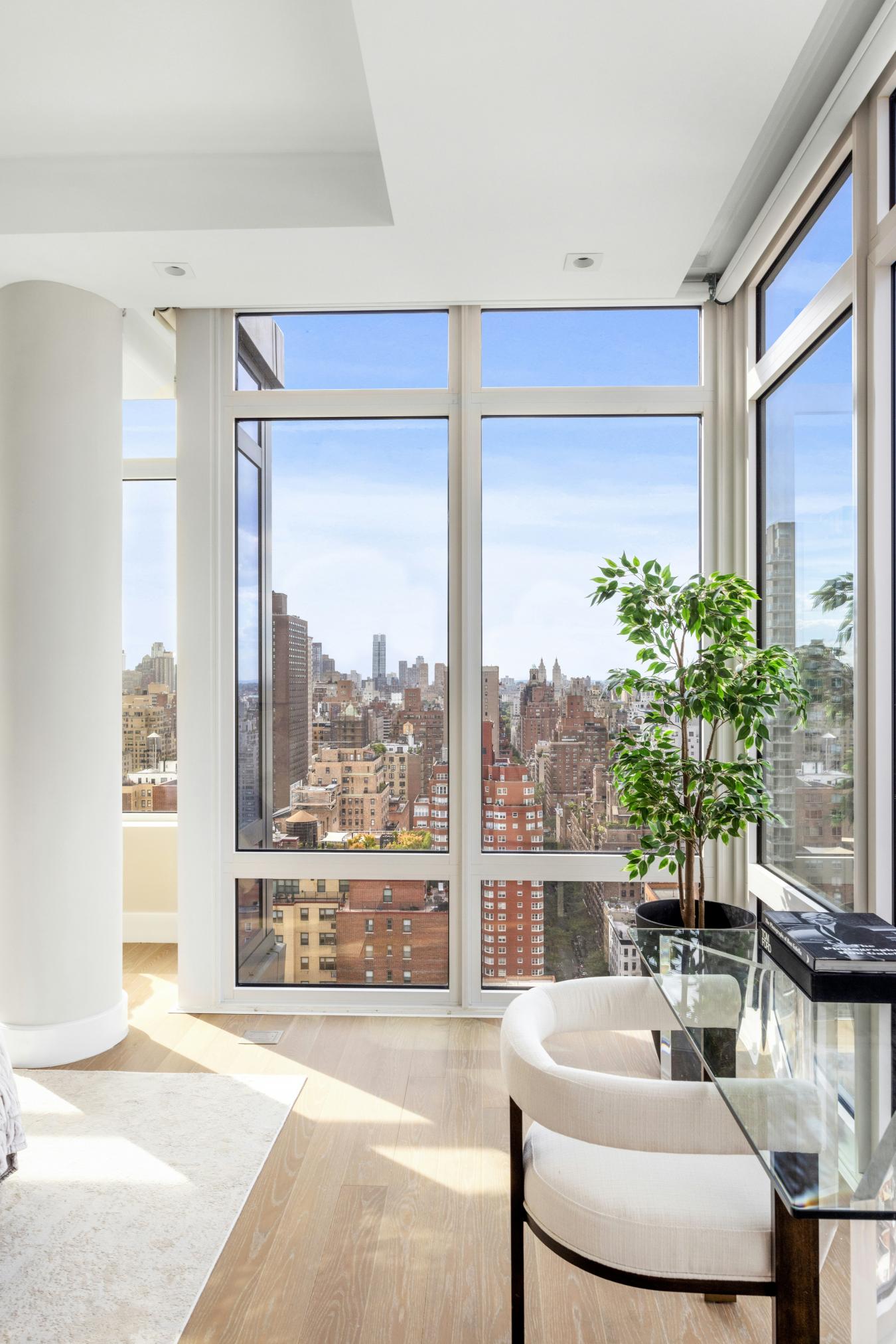 New York, New York, 10021, United States, 4 Bedrooms Bedrooms, ,4 BathroomsBathrooms,Residential,For Sale,2007868