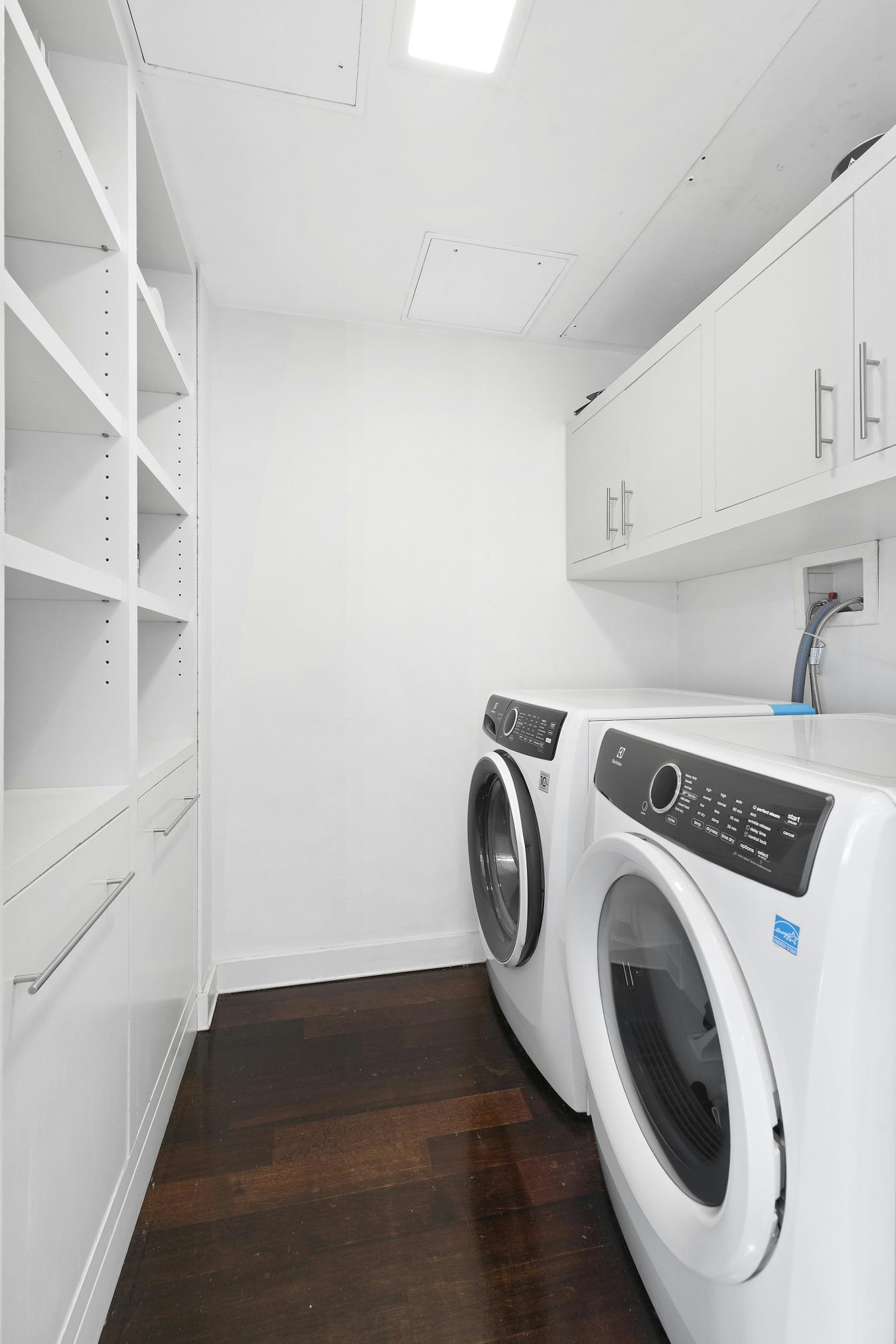 Chelsea, New York, 10011, United States, 3 Bedrooms Bedrooms, ,2 BathroomsBathrooms,Residential,For Sale,2007862