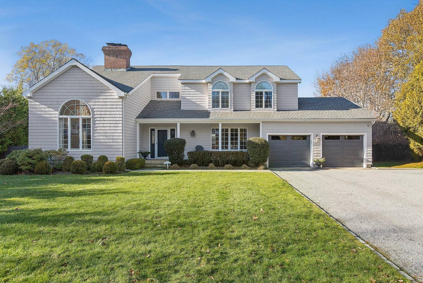 East Hampton, New York, 11937, United States, 4 Bedrooms Bedrooms, ,2 BathroomsBathrooms,Residential,For Sale,2007863