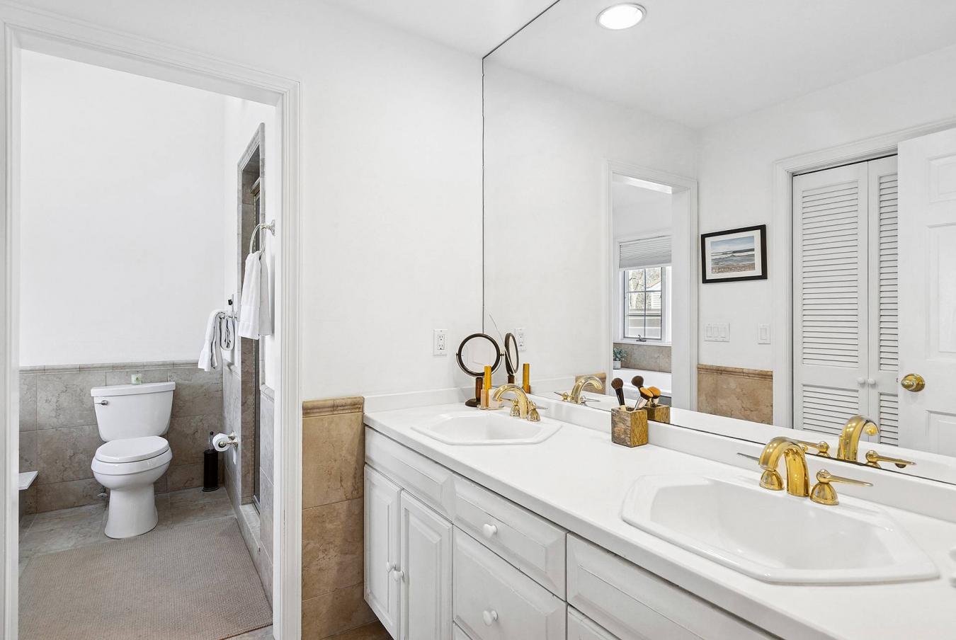 East Hampton, New York, 11937, United States, 4 Bedrooms Bedrooms, ,2 BathroomsBathrooms,Residential,For Sale,2007863