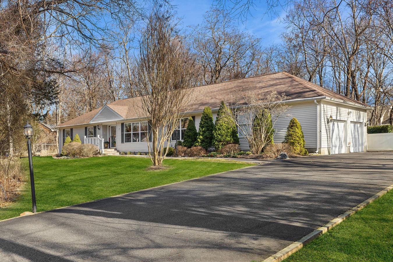 North Haven, New York, 11963, United States, 3 Bedrooms Bedrooms, ,2 BathroomsBathrooms,Residential,For Sale,2007859