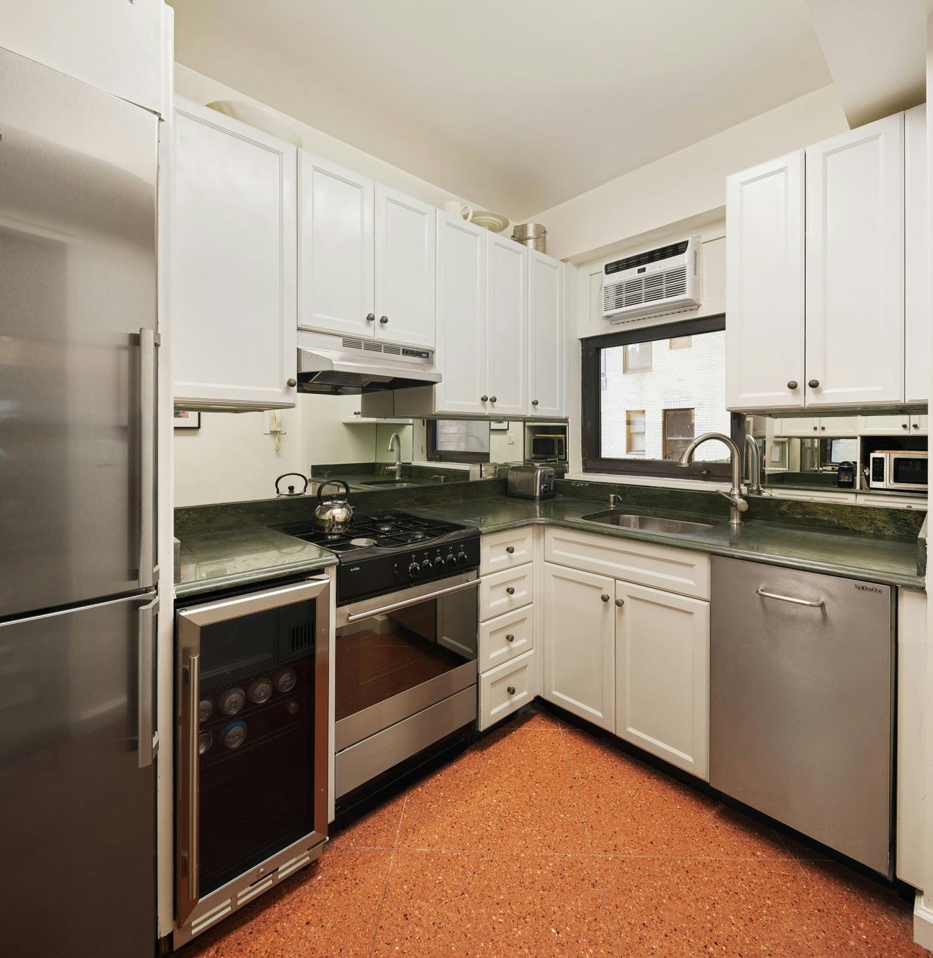 New York, New York, 10075, United States, 2 Bedrooms Bedrooms, ,2 BathroomsBathrooms,Residential,For Sale,2007855