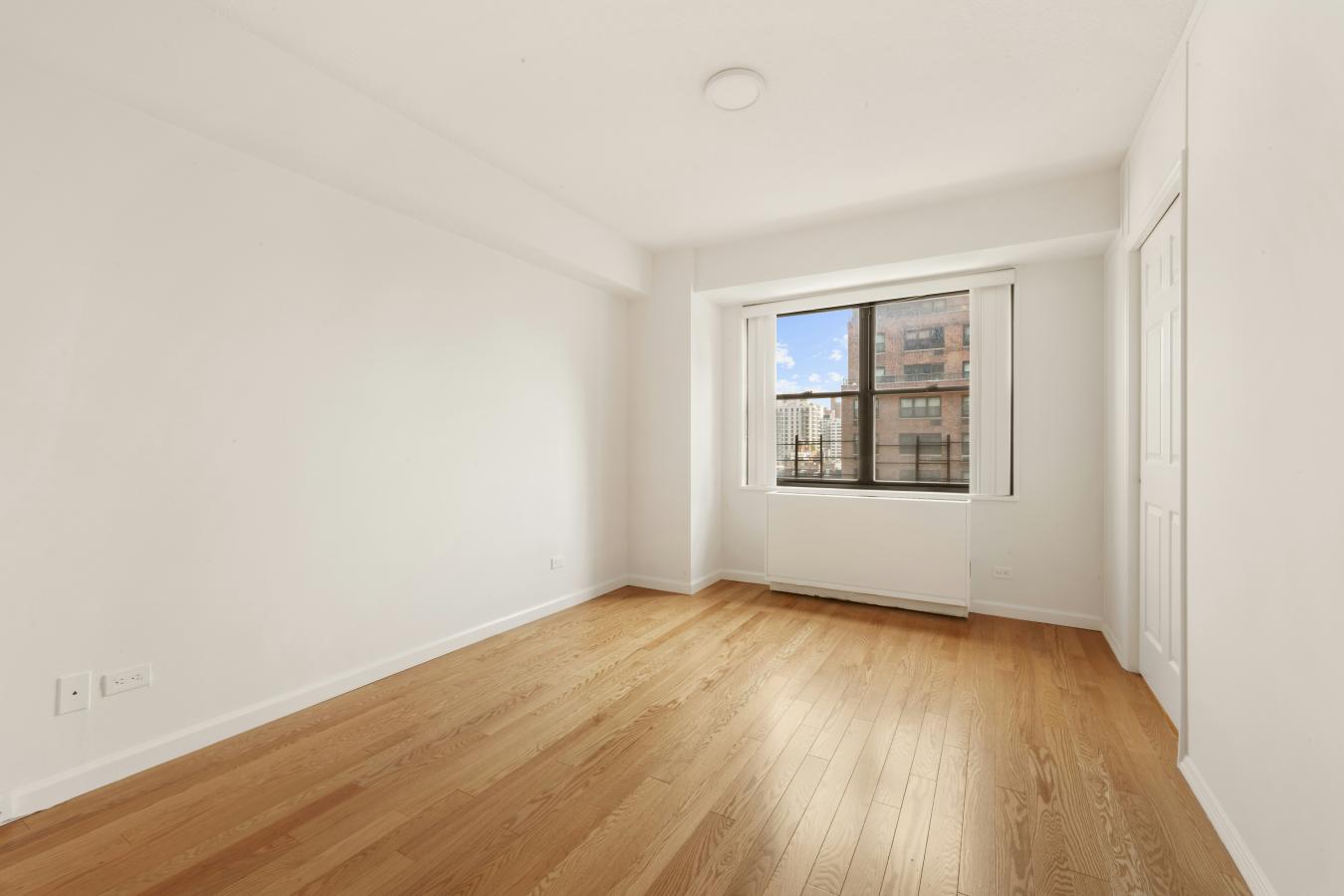 New York, New York, 10075, United States, 2 Bedrooms Bedrooms, ,1 BathroomBathrooms,Residential,For Sale,2007854