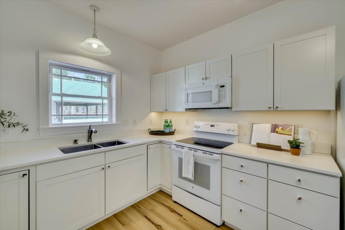 Aiken, Aiken, 29803, United States, 2 Bedrooms Bedrooms, ,2 BathroomsBathrooms,Residential,For Sale,2008225