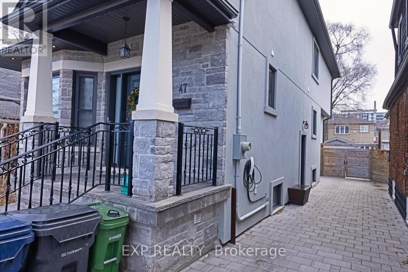 Toronto (Broadview North), Canada, M4K2K3, Canada, 6 Bedrooms Bedrooms, ,4 BathroomsBathrooms,Residential,For Sale,2008224