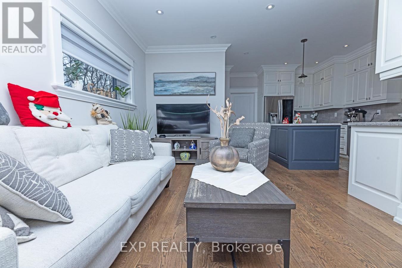 Toronto (Broadview North), Canada, M4K2K3, Canada, 6 Bedrooms Bedrooms, ,4 BathroomsBathrooms,Residential,For Sale,2008224