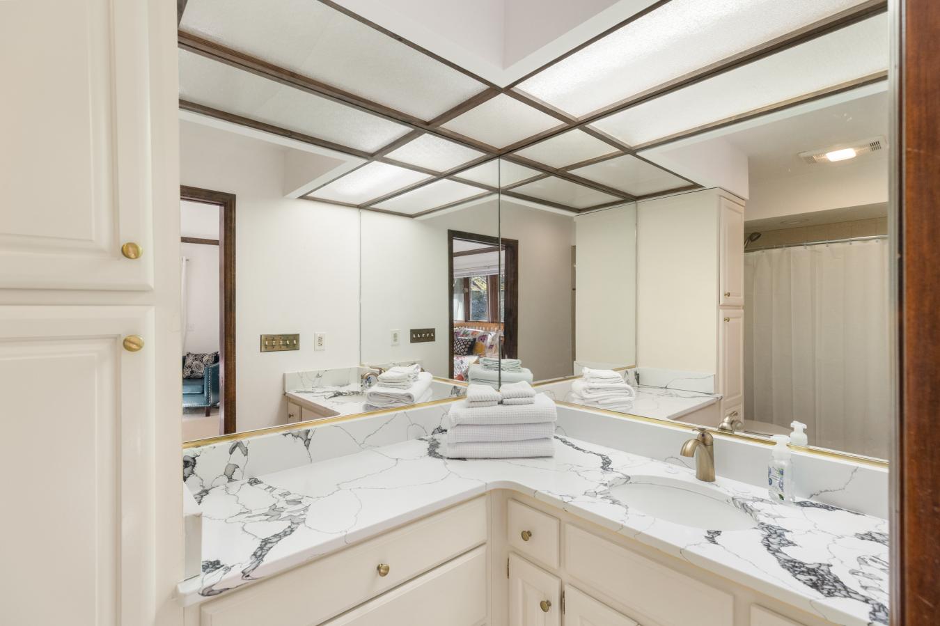 Highlands, Macon, 28741, United States, 3 Bedrooms Bedrooms, ,3 BathroomsBathrooms,Residential,For Sale,2007851