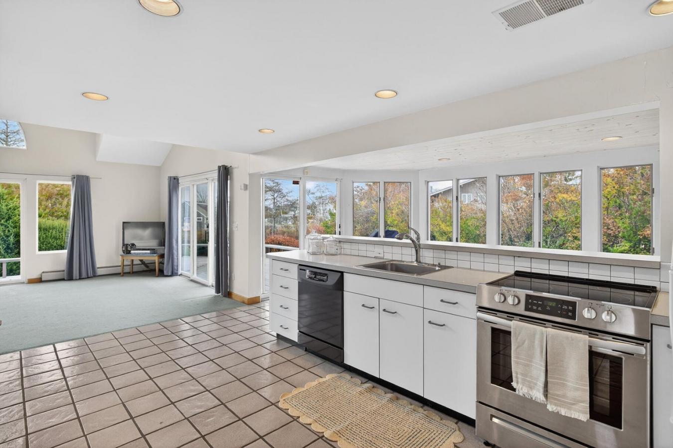 Falmouth, Massachusetts, 02540, United States, 4 Bedrooms Bedrooms, ,3 BathroomsBathrooms,Residential,For Sale,2008218