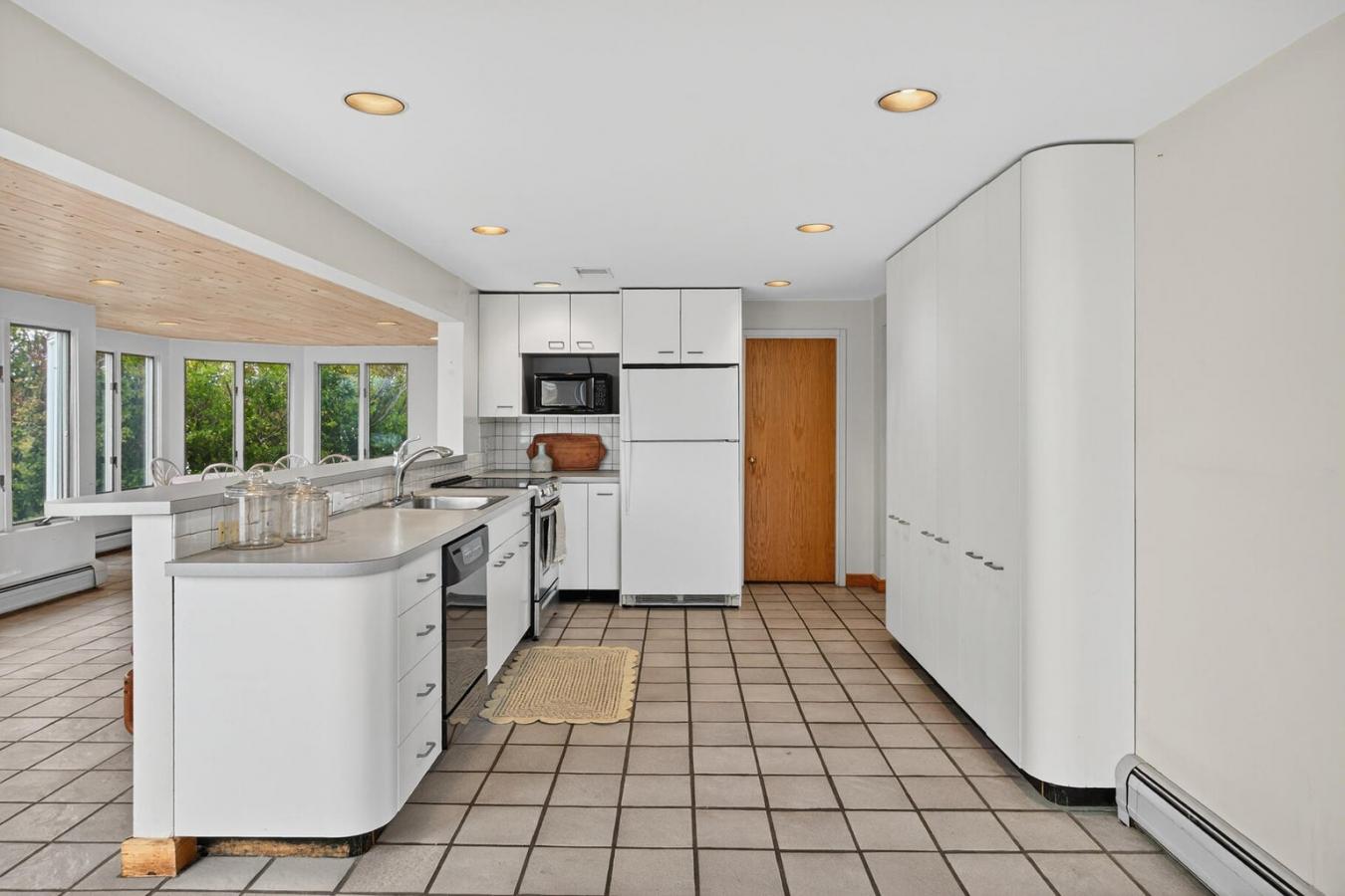 Falmouth, Massachusetts, 02540, United States, 4 Bedrooms Bedrooms, ,3 BathroomsBathrooms,Residential,For Sale,2008218