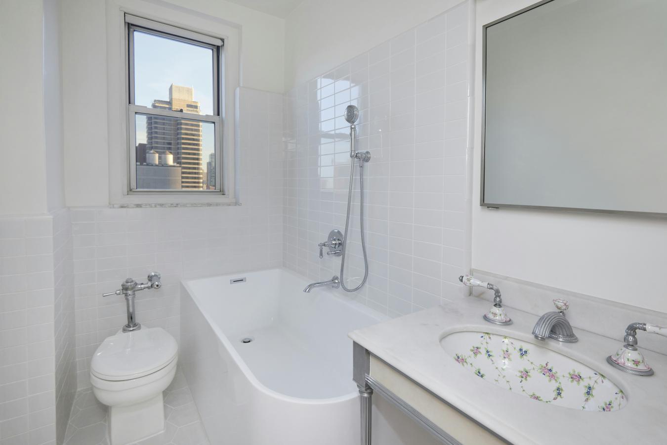 New York, New York, 10128, United States, 3 Bedrooms Bedrooms, ,3 BathroomsBathrooms,Residential,For Sale,2008642