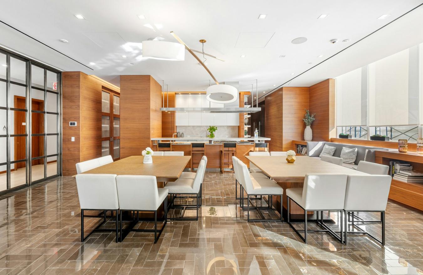 New York, New York, 10023, United States, 1 Bedroom Bedrooms, ,1 BathroomBathrooms,Residential,For Sale,2008638