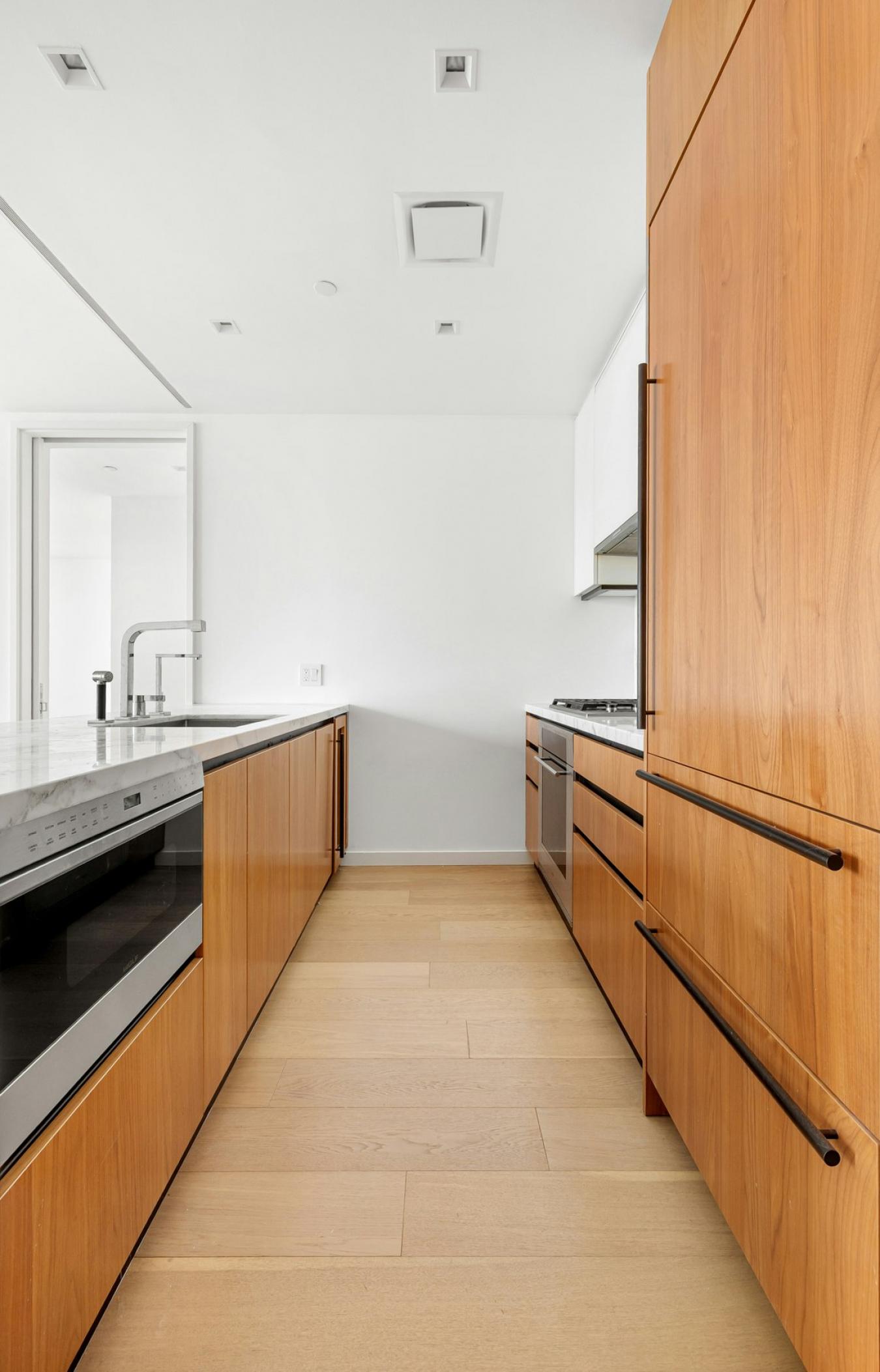 New York, New York, 10023, United States, 1 Bedroom Bedrooms, ,1 BathroomBathrooms,Residential,For Sale,2008638