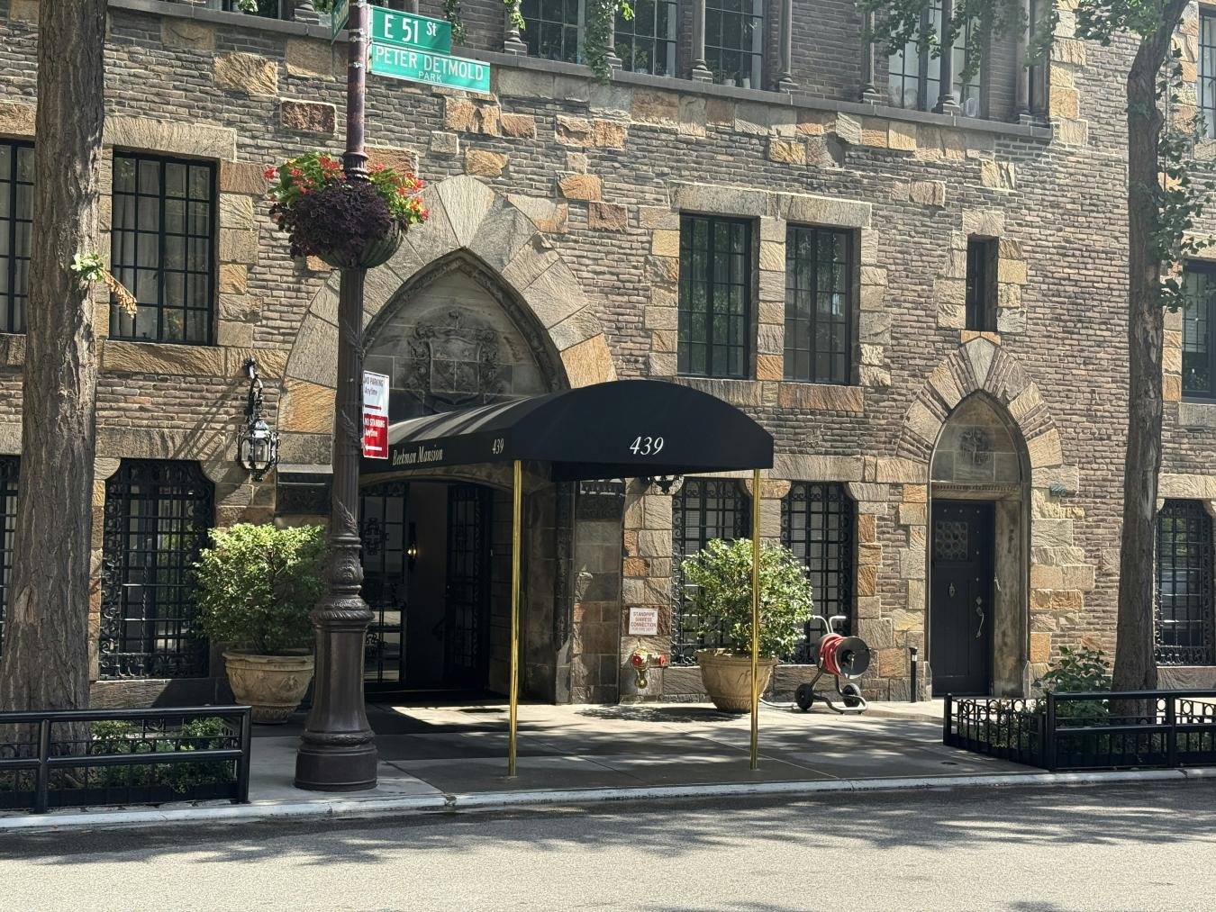 New York, New York, 10022, United States, 3 Bedrooms Bedrooms, ,2 BathroomsBathrooms,Residential,For Sale,2008635