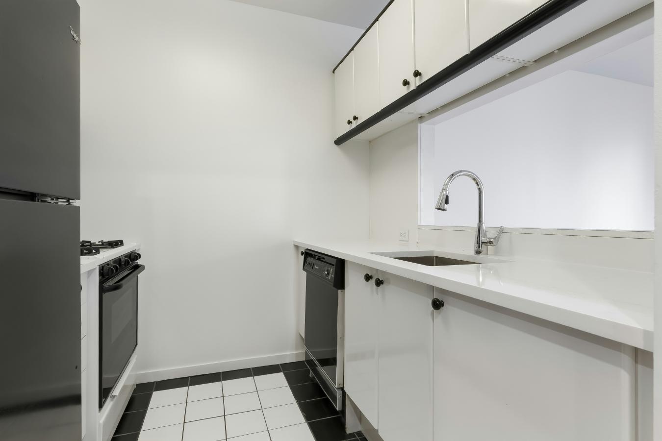 New York, New York, 10019, United States, 1 Bedroom Bedrooms, ,1 BathroomBathrooms,Residential,For Sale,2008634