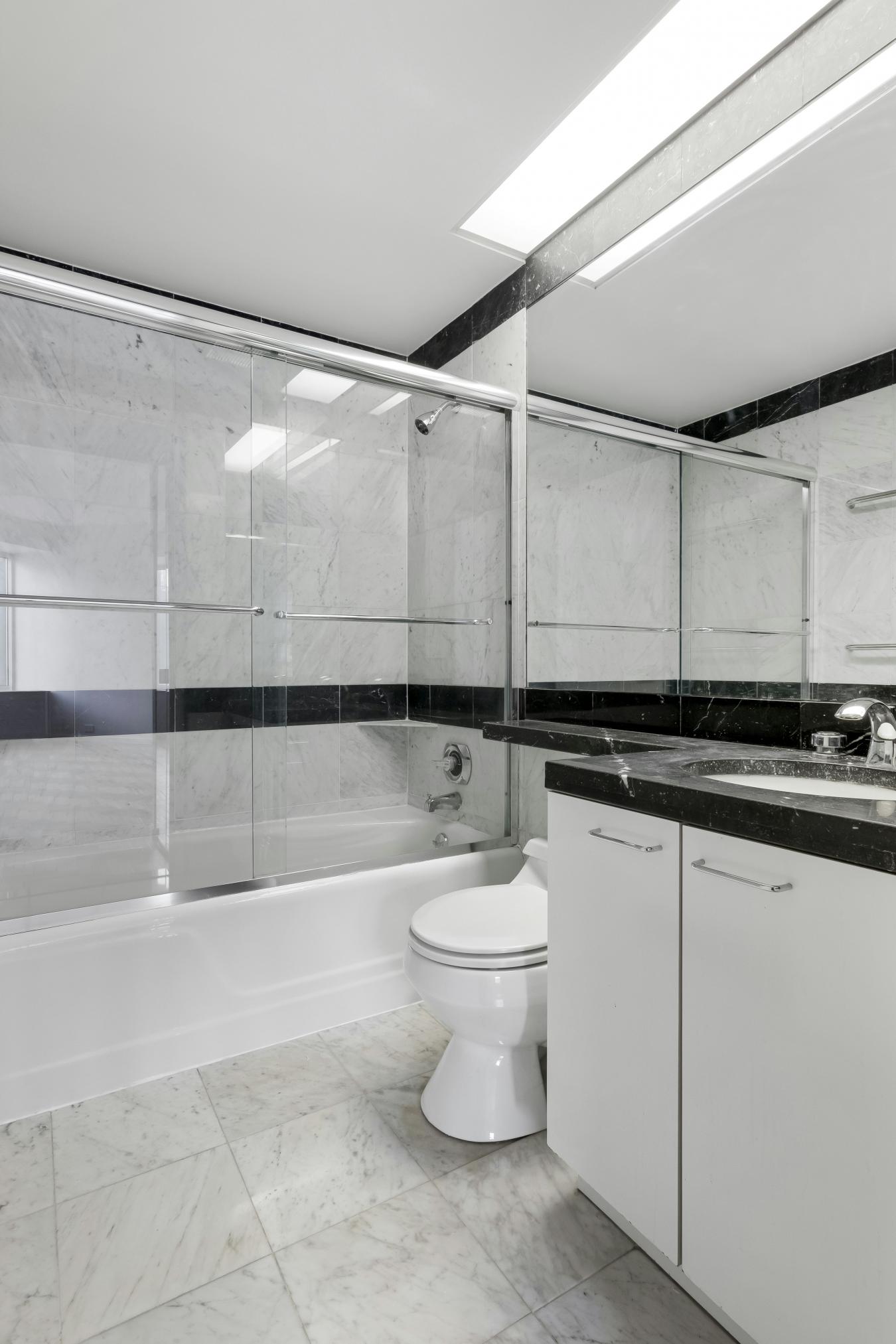 New York, New York, 10019, United States, 1 Bedroom Bedrooms, ,1 BathroomBathrooms,Residential,For Sale,2008634