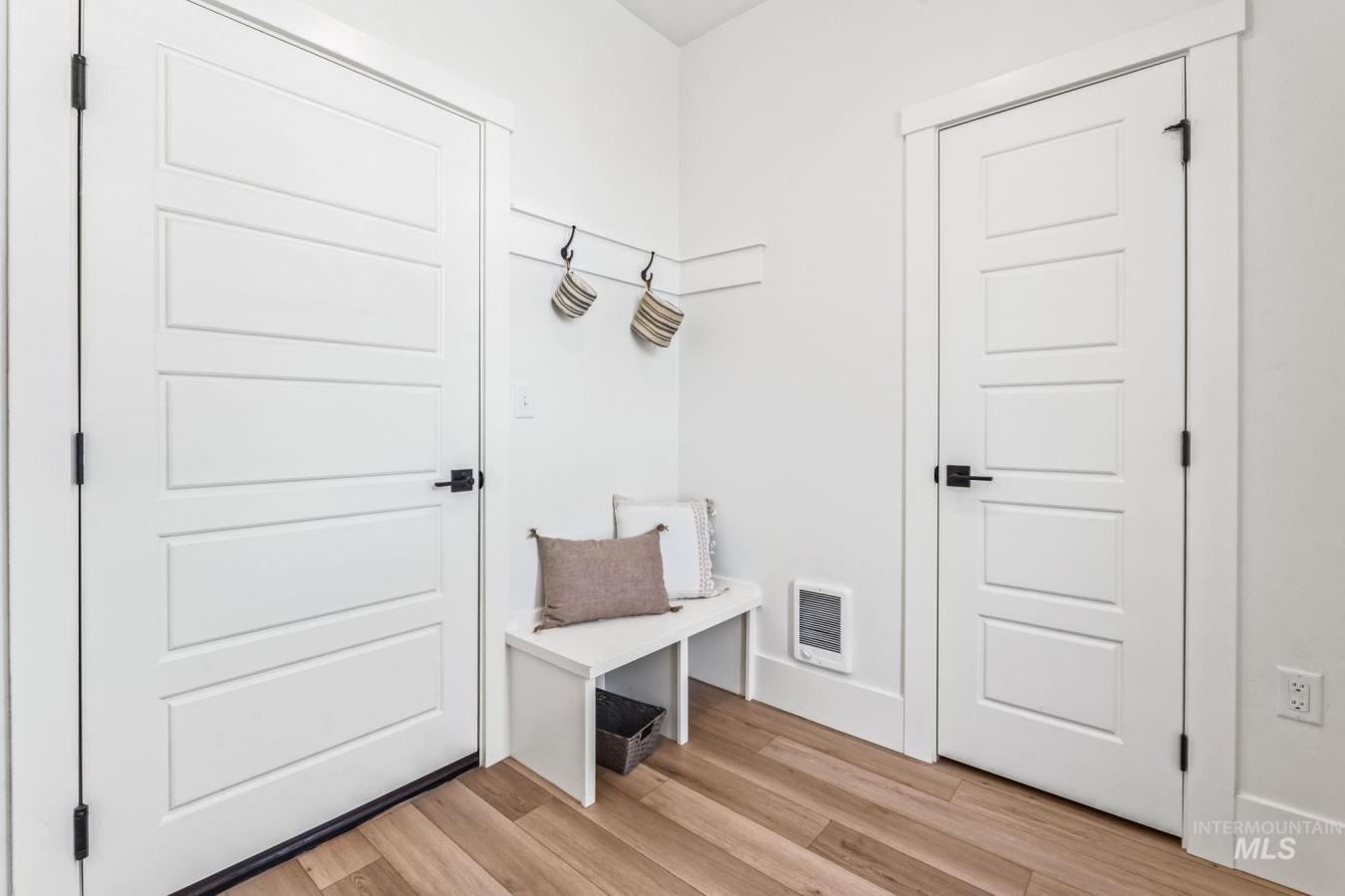 Boise, Ada, 83702, United States, ,Residential,For Sale,2008986