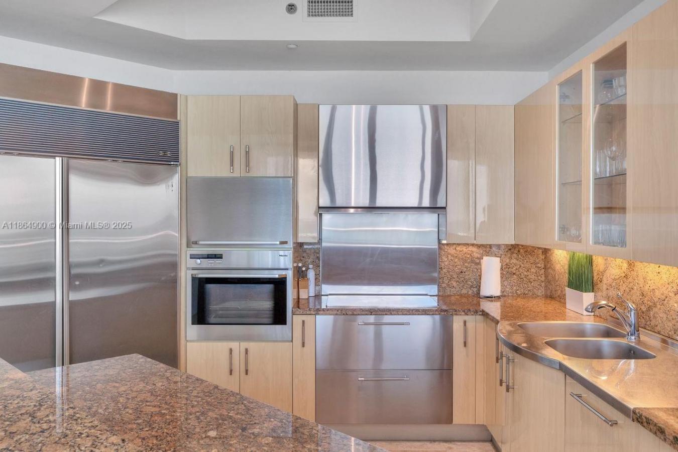 Miami Beach, Florida, 33139, United States, 2 Bedrooms Bedrooms, ,2 BathroomsBathrooms,Residential,For Sale,2009122