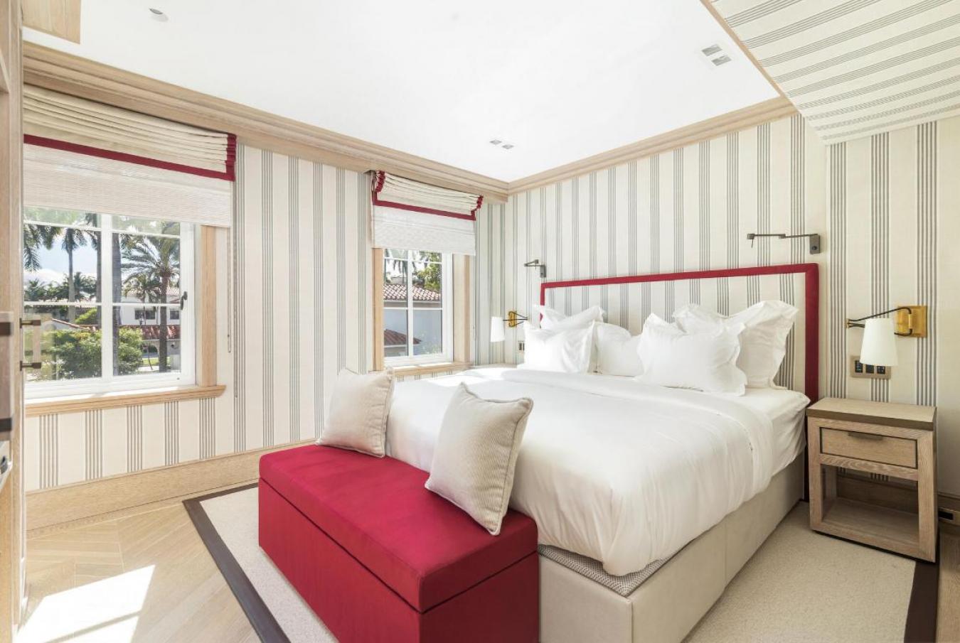 Palm Beach, Florida, 33480, United States, 2 Bedrooms Bedrooms, ,2 BathroomsBathrooms,Residential,For Sale,2009347