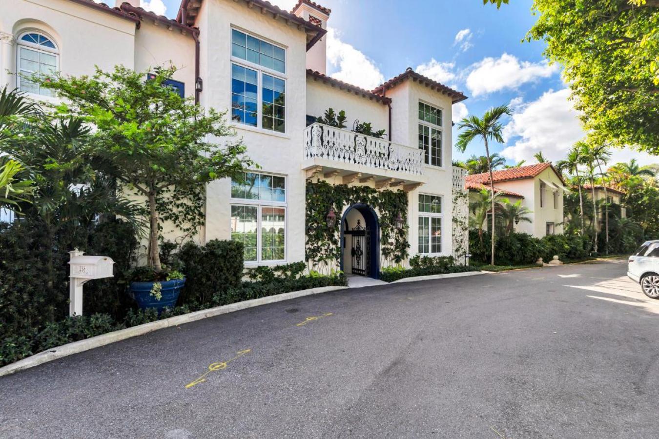 Palm Beach, Florida, 33480, United States, 2 Bedrooms Bedrooms, ,2 BathroomsBathrooms,Residential,For Sale,2009347 Palm Beach, Florida, 33480, United States, 2 Bedrooms Bedrooms, ,2 BathroomsBathrooms,Residential,For Sale,2009347