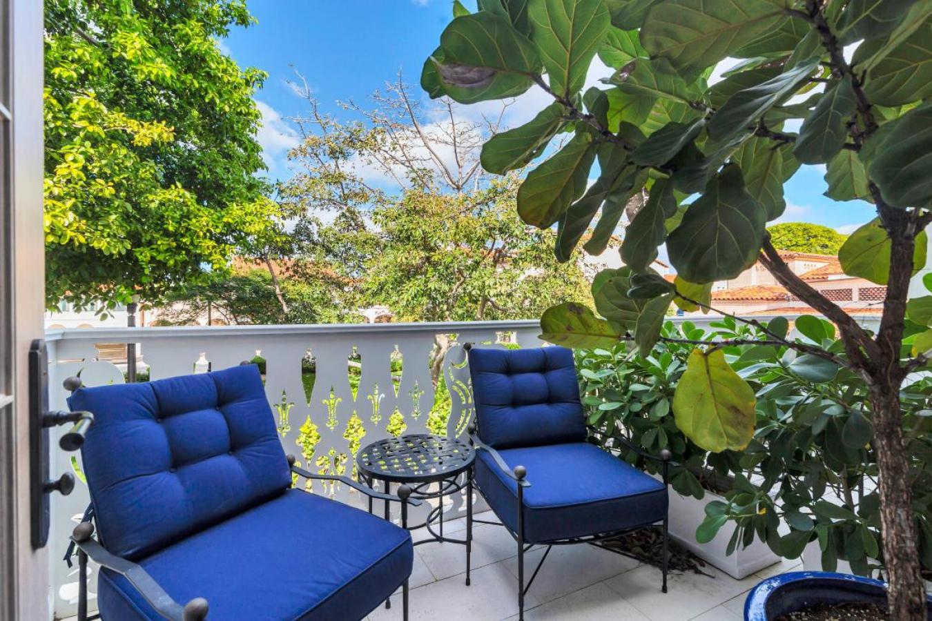 Palm Beach, Florida, 33480, United States, 2 Bedrooms Bedrooms, ,2 BathroomsBathrooms,Residential,For Sale,2009347