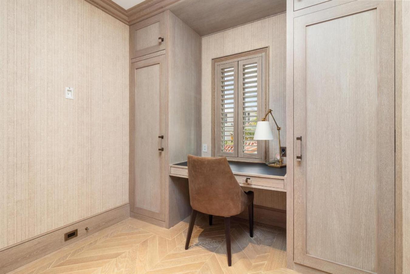 Palm Beach, Florida, 33480, United States, 2 Bedrooms Bedrooms, ,2 BathroomsBathrooms,Residential,For Sale,2009347