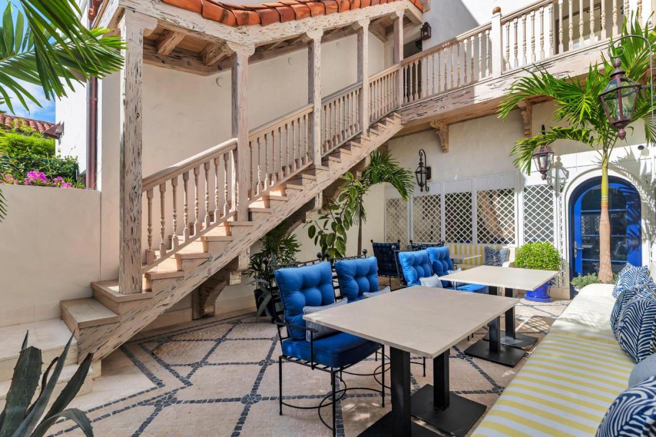 Palm Beach, Florida, 33480, United States, 2 Bedrooms Bedrooms, ,2 BathroomsBathrooms,Residential,For Sale,2009347