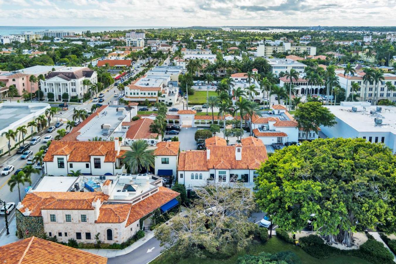 Palm Beach, Florida, 33480, United States, 2 Bedrooms Bedrooms, ,2 BathroomsBathrooms,Residential,For Sale,2009347