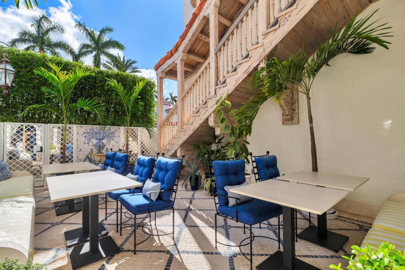 Palm Beach, Florida, 33480, United States, 2 Bedrooms Bedrooms, ,2 BathroomsBathrooms,Residential,For Sale,2009347