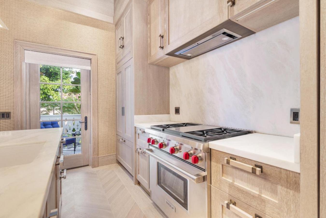 Palm Beach, Florida, 33480, United States, 2 Bedrooms Bedrooms, ,2 BathroomsBathrooms,Residential,For Sale,2009347