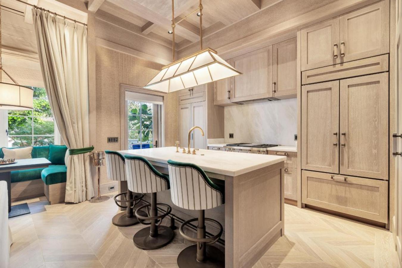 Palm Beach, Florida, 33480, United States, 2 Bedrooms Bedrooms, ,2 BathroomsBathrooms,Residential,For Sale,2009347