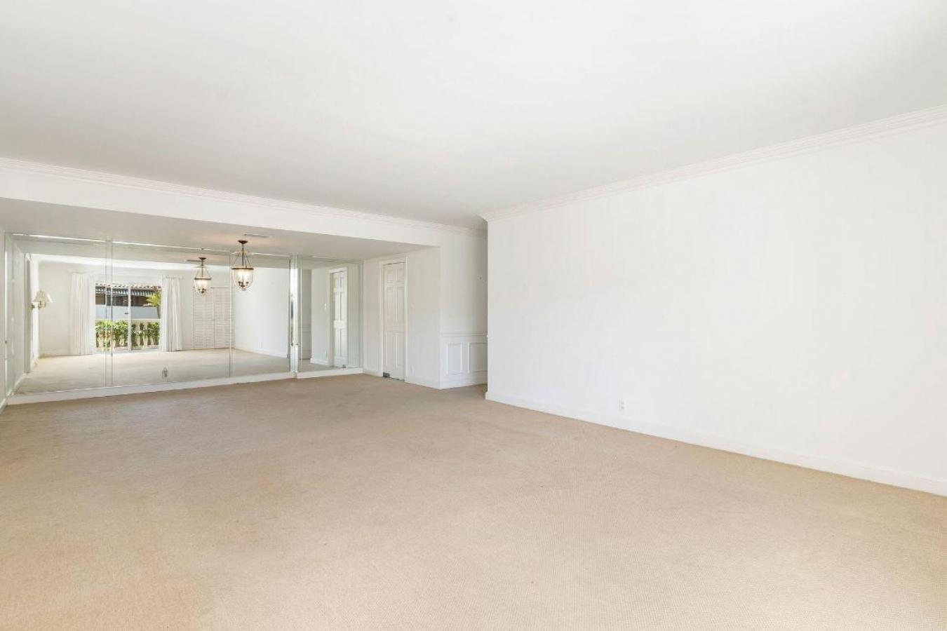 Palm Beach, Florida, 33480, United States, 3 Bedrooms Bedrooms, ,2 BathroomsBathrooms,Residential,For Sale,2009343